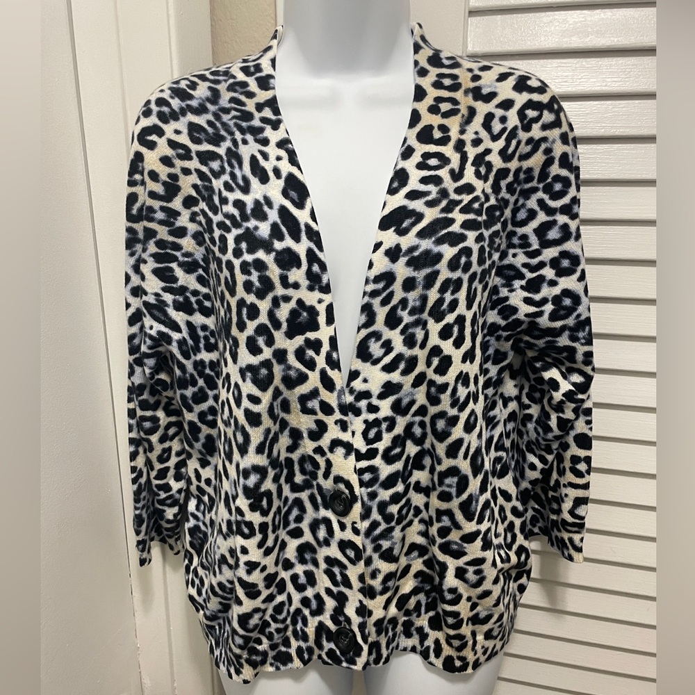 Chicos Leopard Animal Print Vneck Sweater Size 3 NEW